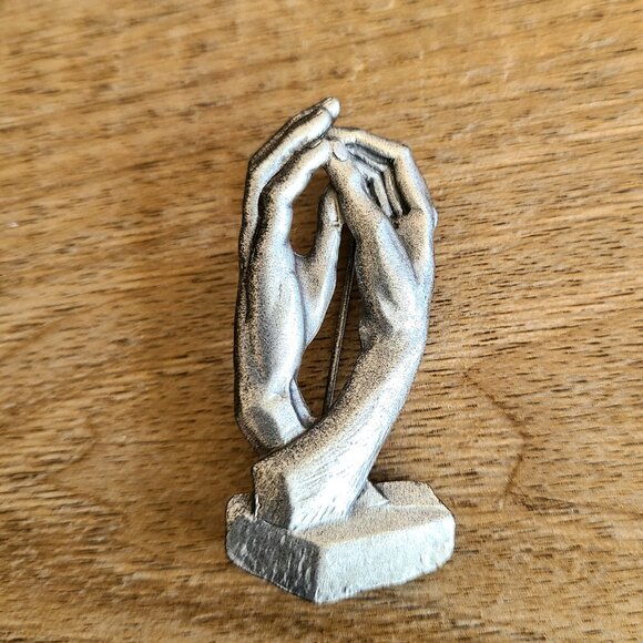 Pewter brooch replica of Augustine Rodin's sculpture ''The Cathedral'' PMA hands - Picture 5 of 5